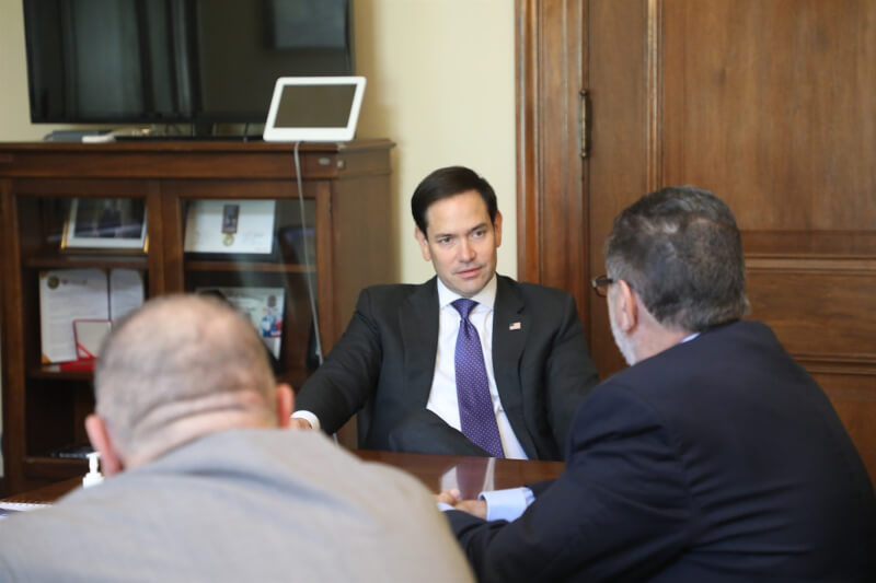 盧比歐（中）將成為美國國務卿。（圖取自facebook.com/SenatorMarcoRubio）