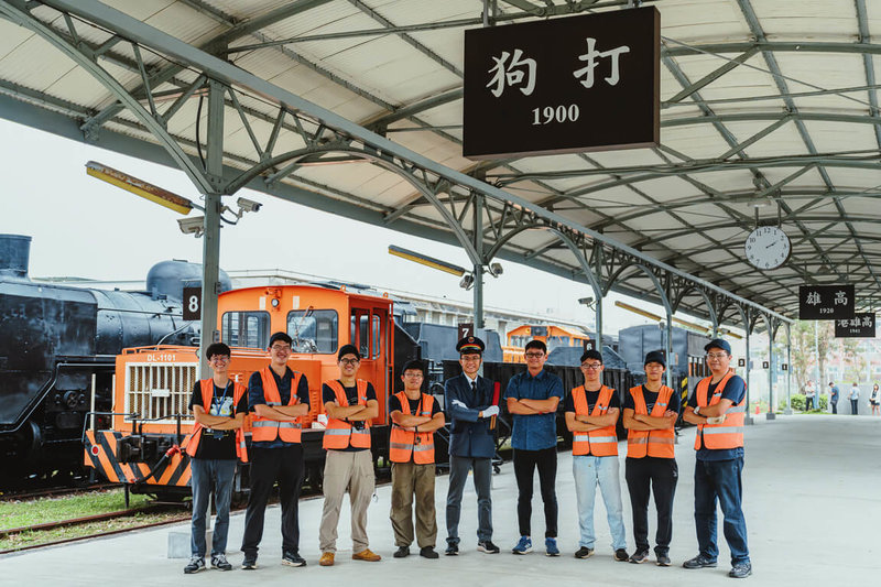 高雄市戶外鐵道博物館「哈瑪星鐵道園區」內，有逾30輛台灣鐵道史上各式珍貴車輛，文化局推出濱線觀光列車「哈瑪星號」，從舊打狗驛月台乘車，18日中午起在駁二官網開賣，30日啟程。（高雄市文化局提供）中央社記者蔡孟妤傳真  113年11月18日