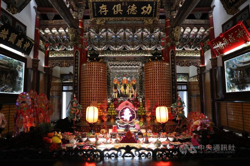 哈瑪星代天宮位在高雄市鼓山區,肇建於民國40年間,主要信仰為五府千歲,為地方居民信仰中心及集會場所。中央社記者張已亷攝 113年11月18日