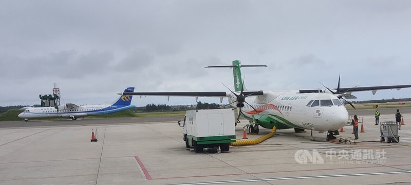 114年春節連假，台澎航線機位19日下午6時起同步開放受理電話及網路訂位購票。中央社  113年11月18日