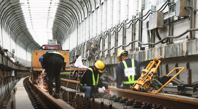 新北市捷運局說，捷運環狀線9跨鋼箱梁因地震影響位移，其中6跨已復位，位移最嚴重的3跨連續梁20日完工。（圖取自新北市捷運局網頁dorts.ntpc.gov.tw）