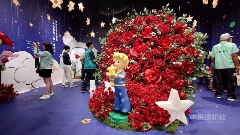 位於嘉義縣大林鎮的蓋婭莊園與世界名著「小王子」(Le Petit Prince)合作,以這個經典故事打造夢幻玫瑰莊園,要讓更多人感受到小王子的純真與美麗,也希望帶動參觀人潮。中央社記者蔡智明攝 113年11月20日