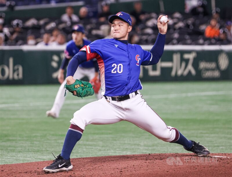 世界12強棒球賽複賽台灣隊22日在東京巨蛋與美國隊交手,台灣隊推派左投陳柏清先發。中央社記者鄭清元攝 113年11月22日