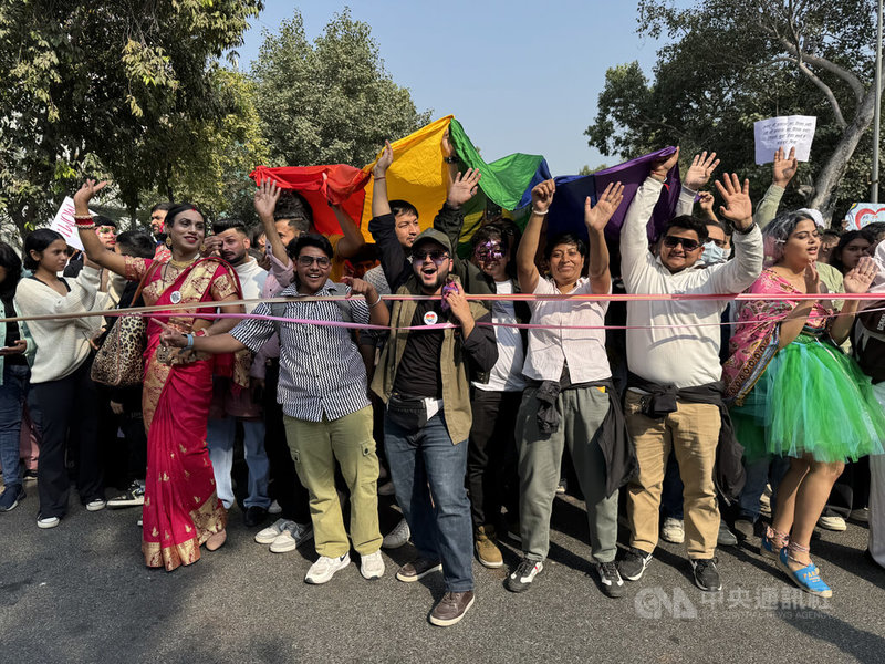 2024年德里同志驕傲大遊行（2024 Delhi Queer Pride Parade）吸引7000人走上街頭，共同為LGBTQ族群發聲。中央社記者李晉緯新德里攝  113年11月25日