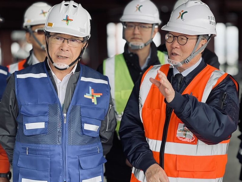 行政院政務委員陳金德（右）26日訪查桃園機場第三航站計畫及第三跑道計畫執行進度。（工程會提供）中央社記者葉素萍傳真  113年11月26日