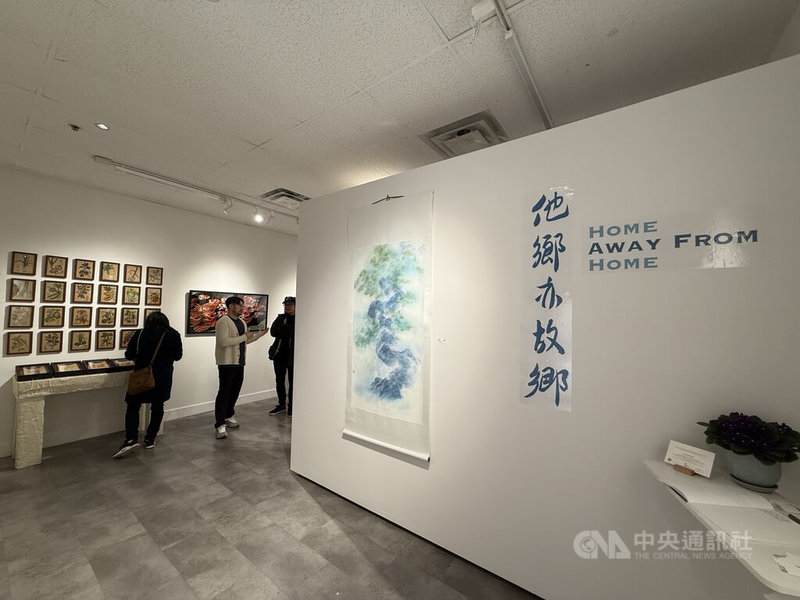 「他鄉亦故鄉」藝術展,匯集陳定甫、陳昀翊、曾資婷和王馨意等4名台灣年輕藝術家作品,鎖定海外華人群體。中央社記者胡玉立多倫多攝  113年11月25日