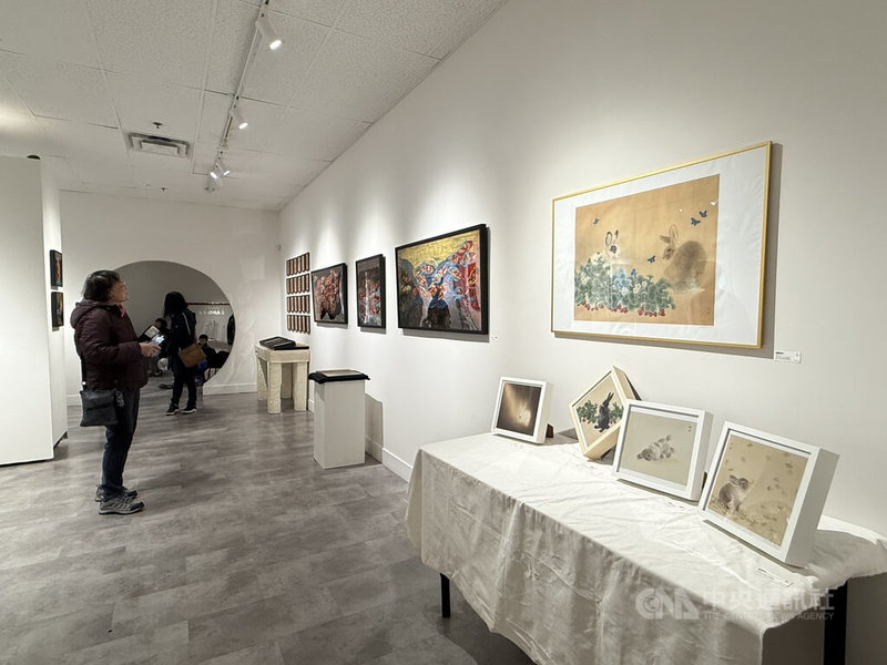 「他鄉亦故鄉」藝術展探索海外華人藝術市場。中央社記者胡玉立多倫多攝  113年11月26日