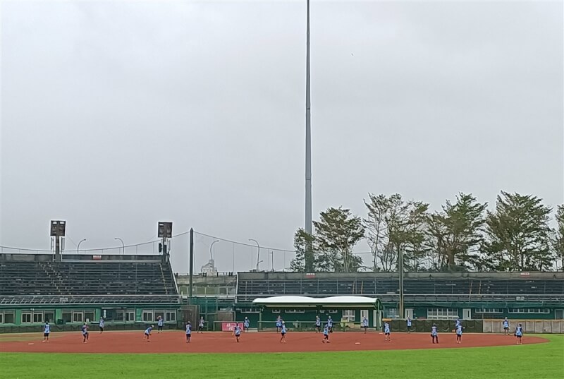 台灣隊在世界12強棒球賽奪冠，不少宜蘭鄉親關心中華職棒何時能重返羅東運動公園棒球場（圖）比賽；民進黨立委陳俊宇26日表示，最快應可在115年4月舉辦職棒，呼籲縣府加速推動球場改善工程。（讀者提供）中央社記者王朝鈺傳真 113年11月26日