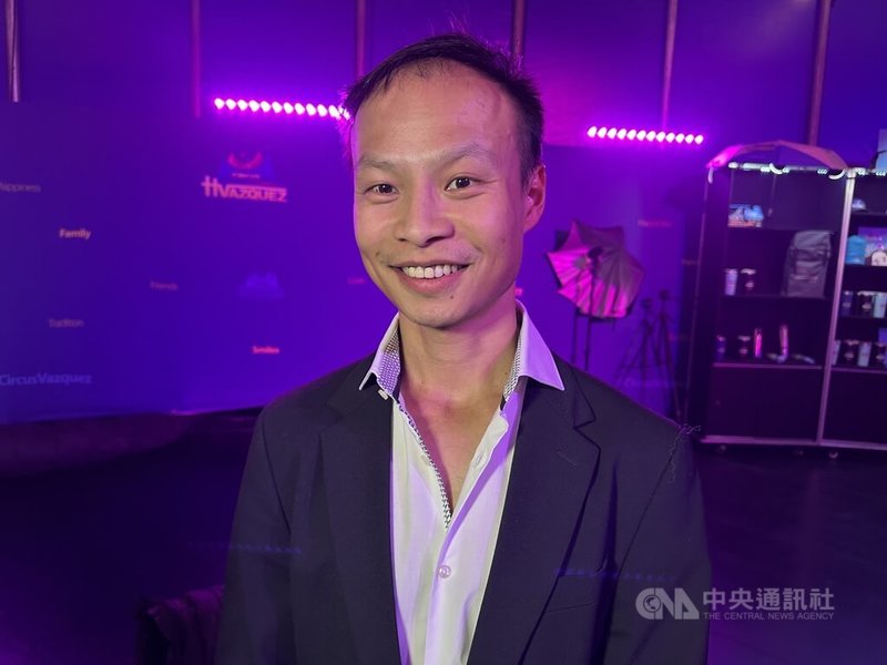 來自台南的朱泉合在世界各國表演單人扯鈴秀超過10年,「不管環境怎樣,玩扯鈴時的我,是最開心的」。中央社記者廖漢原紐約攝 113年11月28日