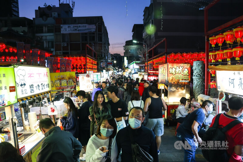 圖為台北士林夜市。（中央社檔案照片）