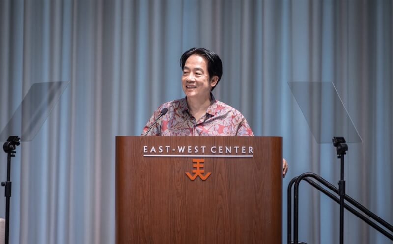 總統賴清德「繁榮南島．智慧永續」之旅首站過境美國夏威夷，當地時間1日下午賴總統出席美國智庫東西中心（EWC）政策座談，並致詞。（總統府提供）