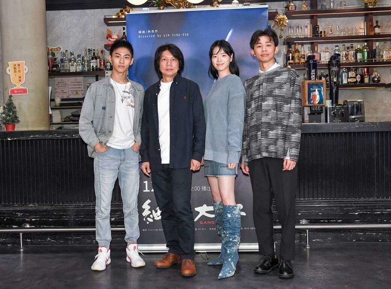 公視人生劇展「細漢大仔」3日舉辦媒體茶敘，演員朱宥丞（左起）、導演林英作、演員陸夏、吳政迪出席分享拍戲甘苦。（公視提供）中央社記者洪素津傳真  113年12月3日