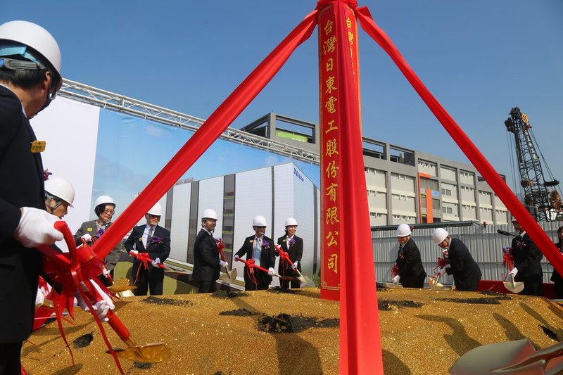 台灣日東電工4日在高雄前鎮科技產業園區舉辦第4廠動土典禮，預計投入約新台幣45億元，新建廠規劃地上5層、地下1層，將設置半導體製程產品、車用線束膠帶產線。（高雄市經發局提供）中央社記者林巧璉傳真  113年12月4日