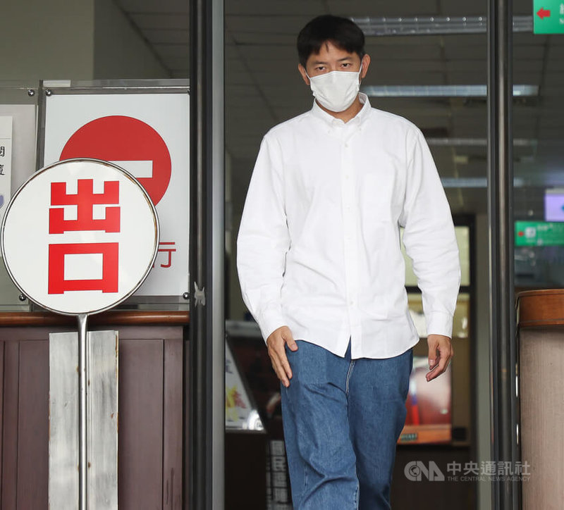 藝人宥勝被控跨坐在1名女子大腿上強吻撫摸,一審依強制猥褻罪判刑8月。案經上訴,二審台灣高等法院4日開庭並辯論終結,法官諭知31日宣判。圖為宥勝於庭訊結束後離開高院。中央社記者謝佳璋攝 113年12月4日