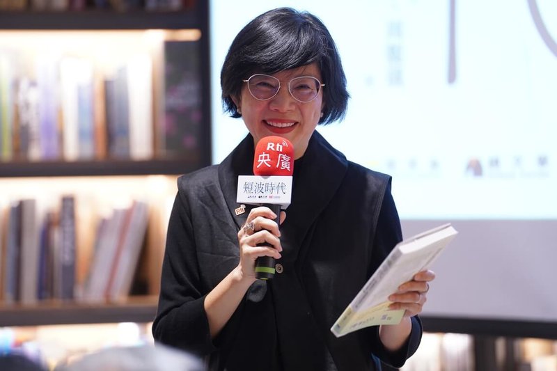 中央廣播電台5日舉辦「短波時代」新書發表會,董事長賴秀如(圖)會中致詞,她認為央廣就像「小型聯合國」,來自世界各地的同仁共同講述「台灣的故事」,也是「世界的故事」,充分體現央廣國際化特性與文化使命。(鏡文學提供)中央社記者葉冠吟傳真 113年12月5日