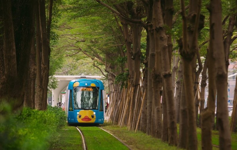 「高雄環狀輕軌捷運建設－高雄輕軌十年成圓」獲中華民國運輸學會113年度「傑出交通運輸計畫獎」，高雄市捷運局7日表示，未來環狀輕軌號誌與路口智慧整合，將持續透過高效能管理工具與AI數據分析，提升輕軌營運效率。（高雄市捷運局提供）中央社記者林巧璉傳真  113年12月7日