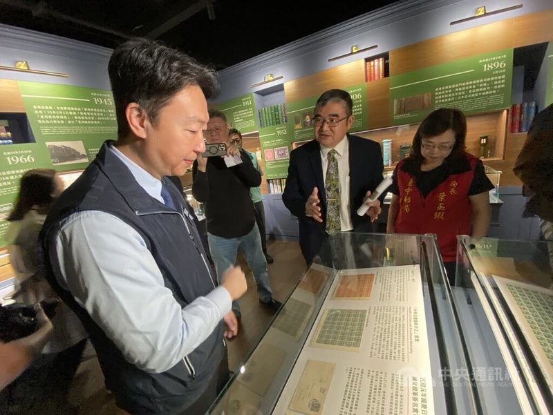 郵政博物館台中館10日開幕，交通部長陳世凱（左）出席表示，台中館周邊有多個古蹟景點，相信台中館加入後能成為觀光新亮點。中央社記者蘇木春攝  113年12月10日