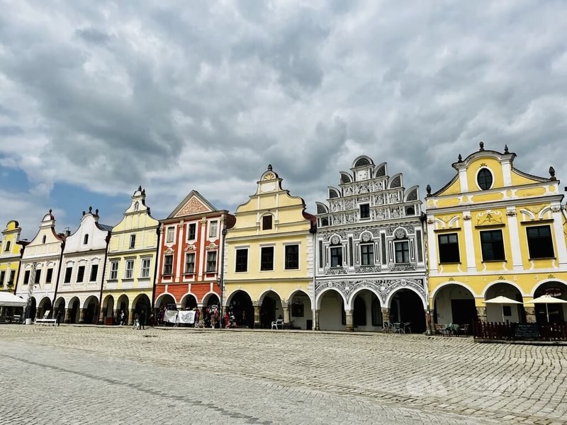 捷克參議院議長維特齊家鄉特爾奇市(Telč)因保存完好的歷史中心和獨特建築風格,1992年被列為聯合國教科文組織世界遺產,如今是許多台灣遊客觀光景點。圖攝於2023年5月26日。中央社記者劉郁葶特爾奇市攝 113年12月10日