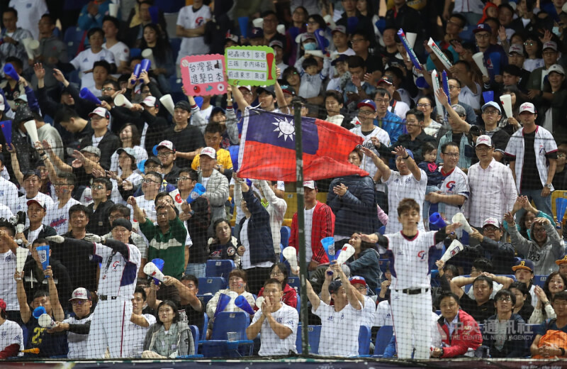 2019年台灣隊首度前進東京巨蛋，球迷與球員逐步靠近夢想。