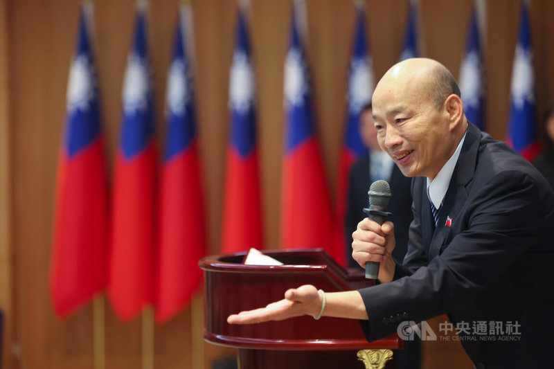 立法院長韓國瑜（圖）11日在立法院接見113年度全國好人好事代表，他致詞表示，很開心與大家齊聚一堂，他很敬佩好人好事代表的善心義舉，並致上最高祝福之意。中央社記者趙世勳攝　113年12月11日