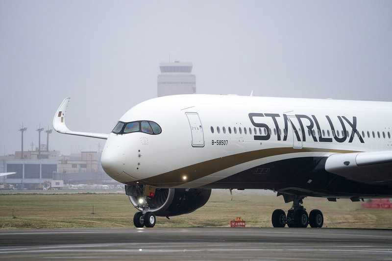 星宇航空第7架A350-900新機正式交機，由董事長張國煒前往法國土魯斯（Toulouse）接機並駕駛返台，於13日上午抵達桃園機場。（星宇航空提供）中央社記者江明晏傳真 113年12月13日