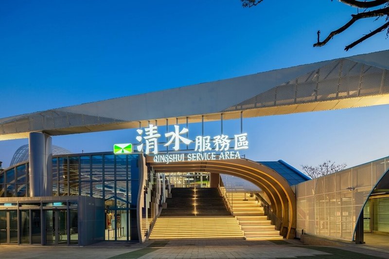 有國道金雞母之稱的「清水服務區」2024年3月由統一超商接手營運,重新改裝後14日啟用,以「清水風帆 馳乘飛翔」為主題意象,融入清水豐富自然生態、人文風情、地方工藝等設計。(統一超商提供)中央社記者趙麗妍傳真 113年12月14日
