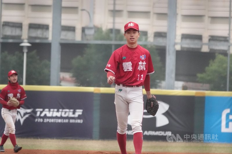 新北U18棒球賽雲林縣季軍戰與高雄交手，雲林先發投手賴冠廷（圖）完投7局3責失分，率隊以10比4搶下季軍，改寫隊史最佳成績。中央社記者謝靜雯攝 113年12月14日