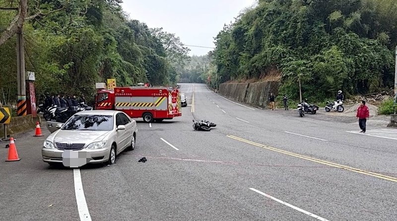 19歲越南籍男子14日騎機車行經苗栗縣獅潭鄉台3線118.3公里處，過彎時不慎摔車滑至對向車道，與行進中的自小客車發生碰撞、送醫不治，確切事故原因仍待後續調查釐清。（警方提供）中央社記者魯鋼駿傳真  113年12月14日