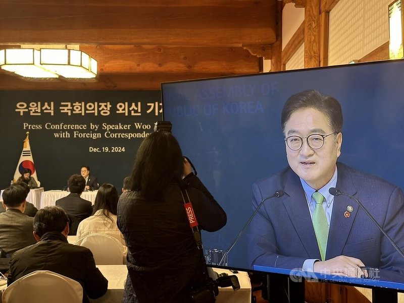 韓國國會議長禹元植19日下午於國會園區內舉行外媒記者會。中央社記者廖禹揚首爾攝 113年12月19日