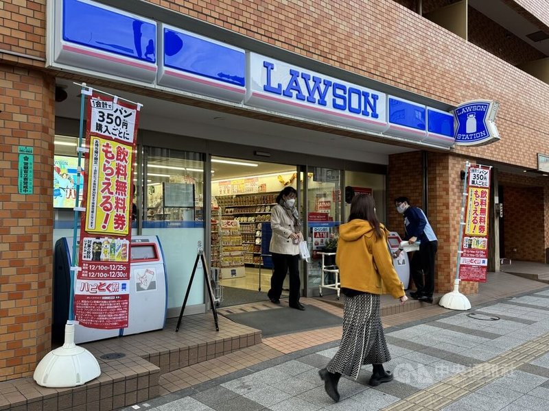 日本超商羅森（Lawson）8月30日在台灣申請商標註冊，引發將至台灣展店揣測。羅森19日接受中央社電話採訪時表示，目前並無在台灣開設門市的具體計畫，很感謝台灣人對羅森的期待。中央社記者楊明珠東京攝 113年12月19日