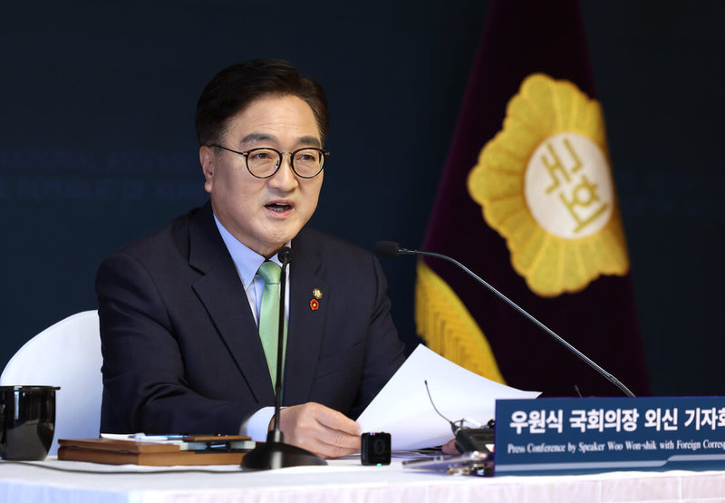 韓國國會議長禹元植19日下午向外媒說明近期戒嚴風波。(韓國國會提供)中央社記者廖禹揚首爾傳真 113年12月19日