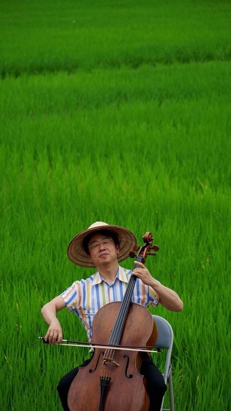 大提琴家張正傑（圖）持續關心宜蘭慈心華德福高中校舍興建募款進度，目前仍有新台幣千萬元缺口，張正傑將在年底將舉行「正傑叔叔的新年派對！」音樂會為校方募款，盼樂迷透過聆賞音樂會表達對教育的關愛。（張正傑提供）中央社記者趙靜瑜傳真  113年12月19日