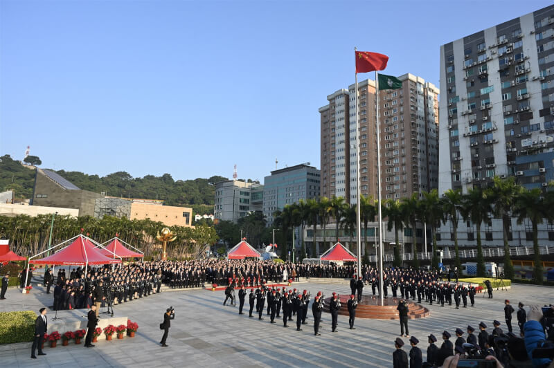 澳門政府20日舉行升旗典禮慶祝回歸25週年。（中新社）