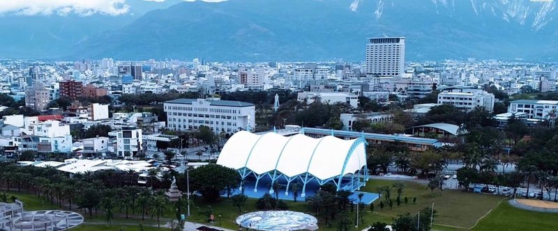 斥資新台幣1.24億元的花蓮縣太平洋公園極限運動場22日啟用,薄膜頂棚外觀採波浪及海豚、飛魚躍水的造型意象,相當具有特色,將成為花蓮新地標。(花蓮縣政府提供)中央社記者李先鳳傳真 113年12月22日