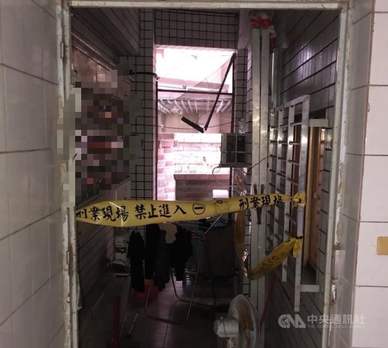 新北市八里區21日發生一對男女倒臥房內身亡事件，案發現場經鑑識人員採證檢視，並無外力介入及打鬥痕跡，疑似一氧化碳中毒，初步排除他殺可能，提醒民眾近來天氣寒冷，使用熱水器時應注意通風。（翻攝照片）中央社記者王鴻國傳真  113年12月22日