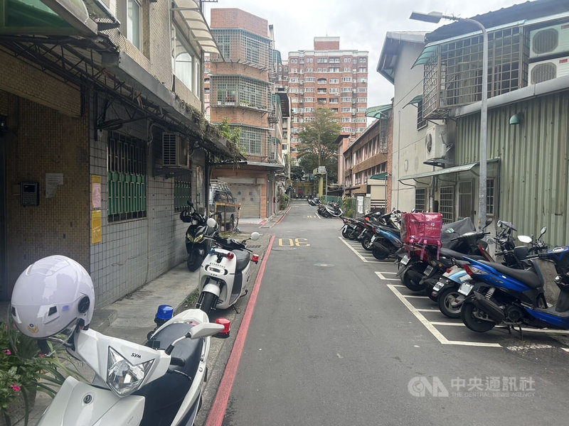 擔任教職人員的陳姓男子23日被家人發現倒臥浴室，台北市警消獲報到場發現陳男已明顯身亡，現場門窗緊閉，初步排除有外力介入情形，應為一氧化碳中毒案。（翻攝照片）中央社記者黃麗芸傳真  113年12月23日