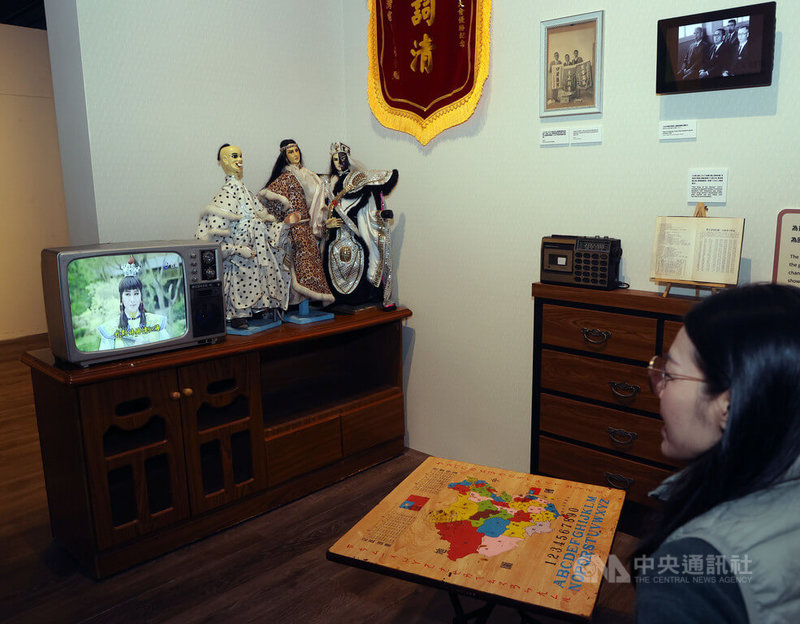 國家人權博物館「請說國語?! 戰後語言政策與人權議題」特展23日開幕,盼透過場景重現、實體文物以及影音互動體驗等手法,深化全民語言多樣性意識,落實多元化國家語言保存、發展與應用。中央社記者郭日曉攝 113年12月23日