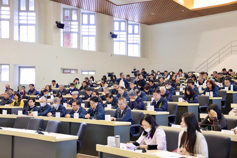 台南市政府24日在第三市政中心「曾文市政願景園區」召開市政會議,盼展現均衡區域發展決心。(台南市政府提供)中央社記者楊思瑞台南傳真 113年12月24日