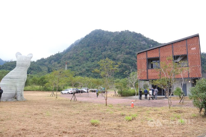苗栗縣政府獲客家委員會補助「客家文學花園計畫」專案,在公館鄉出磺坑分期分區辦理建置計畫,第3期工程24日動土,規劃以景觀、植栽營造客家文學特色荒野公園,打造觀光旅遊新亮點。中央社記者管瑞平攝 113年12月24日