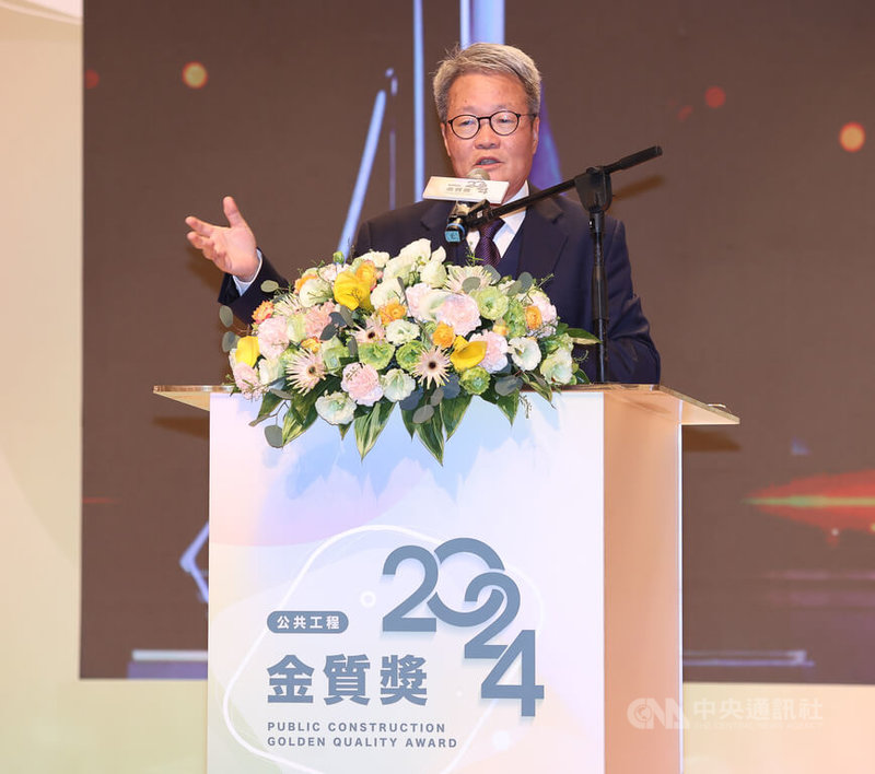 2024第24屆公共工程金質獎頒獎典禮27日下午在台北市中油大樓舉行，行政院公共工程委員會主委陳金德（圖）出席致詞，恭喜本屆所有獲獎單位。中央社記者謝佳璋攝　113年12月27日