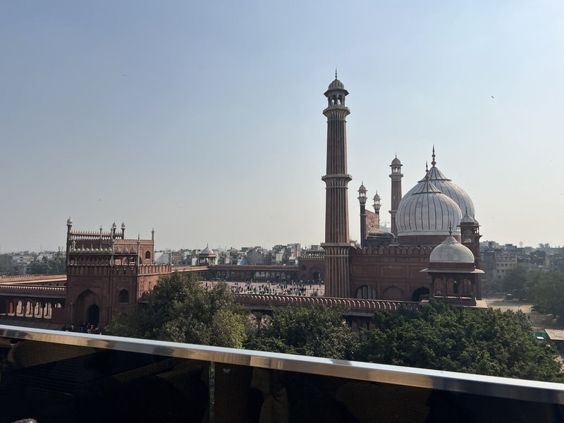 印度最大清真寺賈瑪清真寺（Jama Masjid）（圖）座落於舊德里區的月光市集（Chandni Chowk）。（民眾林小姐提供）中央社記者李晉緯新德里傳真 113年12月31日