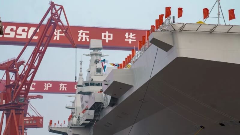 共軍自主研製建造076兩棲攻擊艦首艦「中國人民解放軍海軍四川艦」（四川艦）日前下水。（圖取自中國國防部網頁mod.gov.cn）