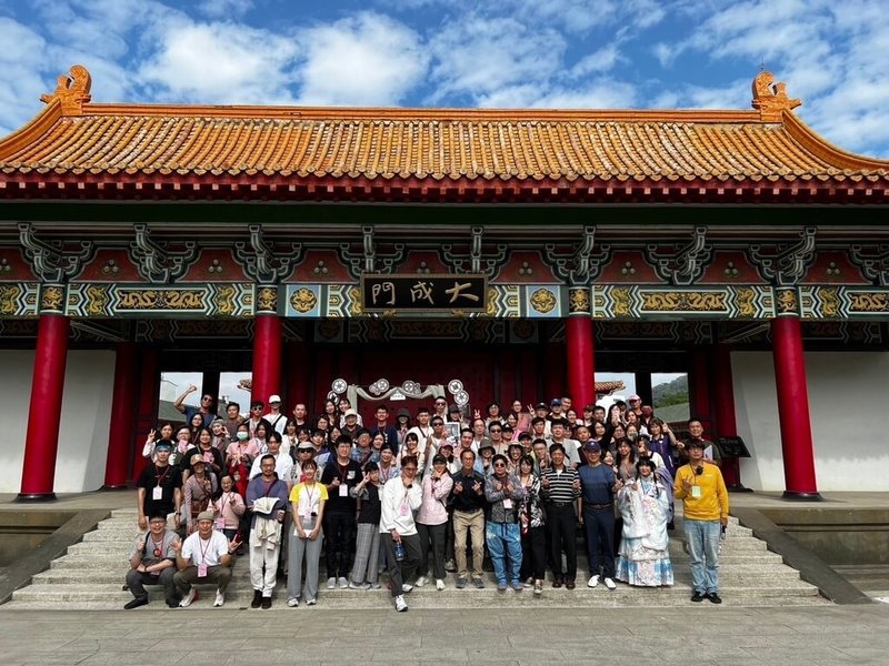 高雄市聲暉協會近日在高雄市孔廟舉辦聽障者大型解謎活動,吸引全台近百人報名參加。(高雄市聲暉協會提供)中央社記者林巧璉傳真 114年1月2日