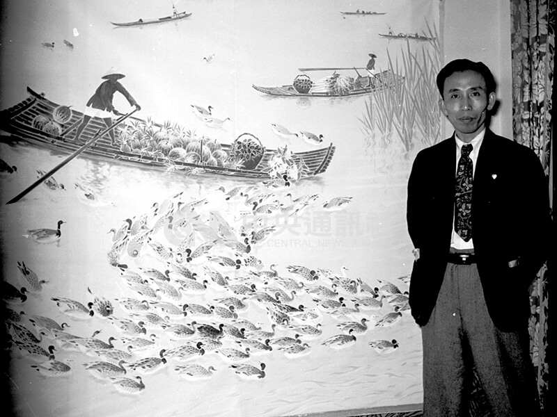旅日畫家陳永森在台舉辦個展,展出「赴市」等多幅作品。中央社記者鄧秀璧攝 43年1月9日
