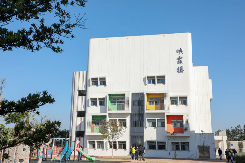 台中市梧棲區梧南國民小學二期校舍「映霞樓」規劃包含幼兒園、國小教室及活動中心，市府爭取中央補助，斥資新台幣1億6000多萬元新建，6日落成啟用。（台中市政府提供）中央社記者趙麗妍傳真  114年1月6日