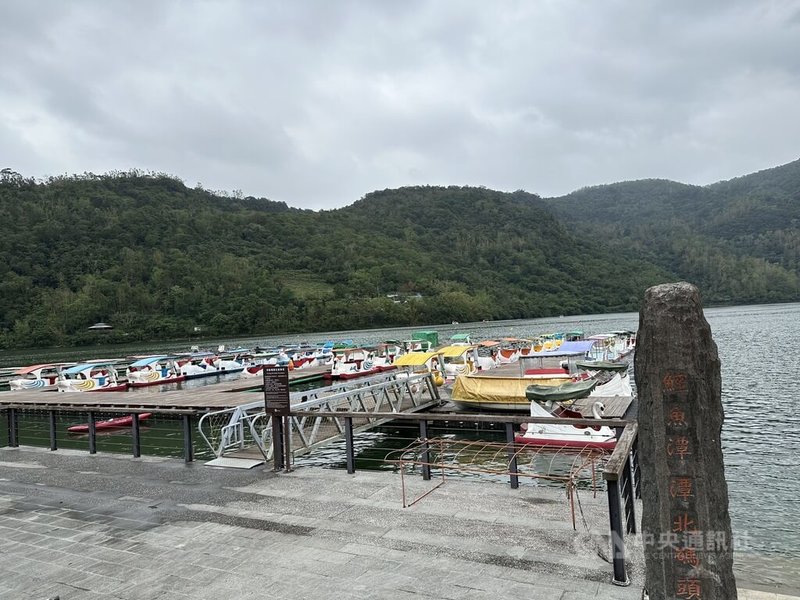 花蓮熱門景區之一的鯉魚潭,配合2026年花蓮縣政府將主辦的世界俱樂部龍舟錦標賽(CCWC),潭北碼頭將進行整修,目前已提先期計畫審查。中央社記者李先鳳攝 114年1月8日