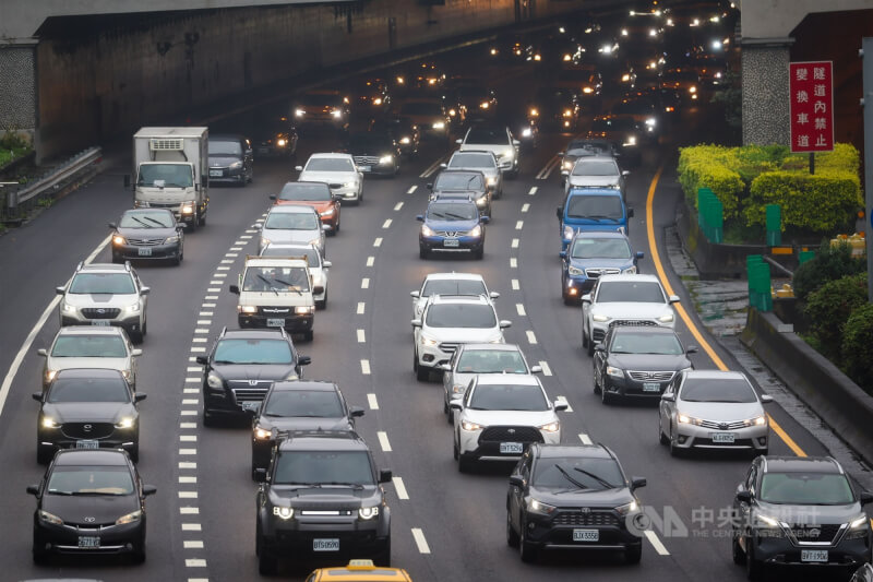 圖為國道3號南下車潮。（中央社檔案照片）