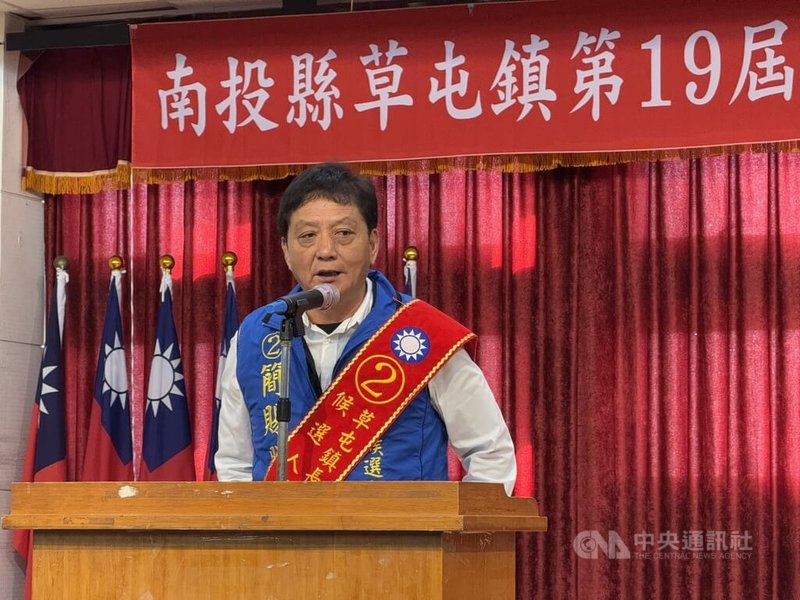 南投縣草屯鎮第19屆鎮長補選公辦政見發表會10日在鎮公所國際會議廳辦理,國民黨候選人、南投縣議員簡賜勝(圖)說明政見,提出對婦幼、老人、青年等多項規劃。中央社記者蕭博陽南投縣攝 114年1月10日