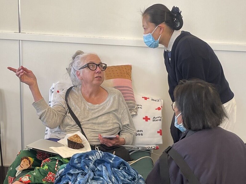 洛杉磯野火災情嚴重,美國慈濟派出志工前往避難中心探視災民。(慈濟美國總會提供)中央社記者林宏翰洛杉磯傳真 114年1月12日