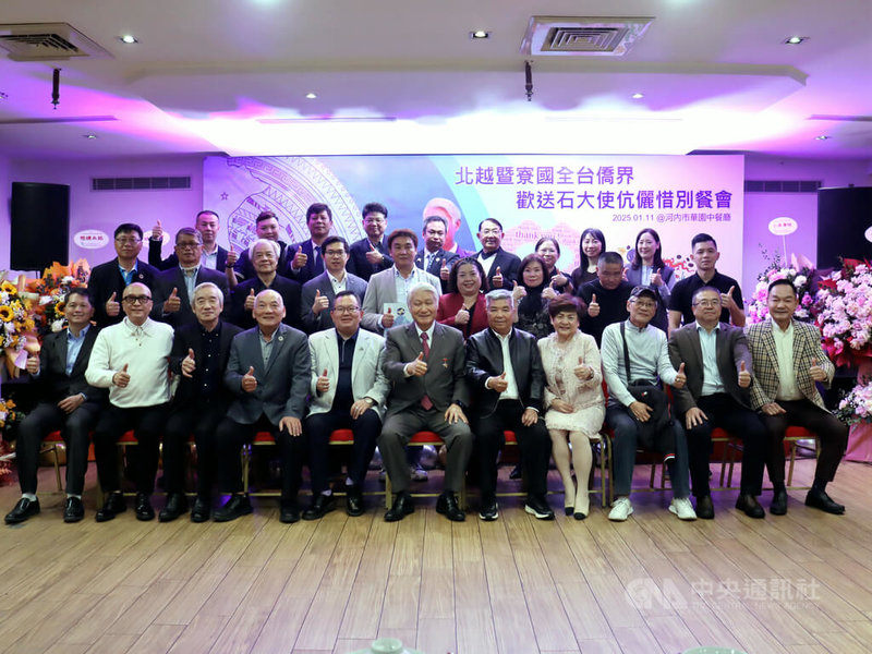 駐越南代表石瑞琦2月即將卸任,北越地區及寮國僑界11日晚間歡送石瑞琦,現場席開8桌。中央社記者陳家倫河內攝 114年1月12日